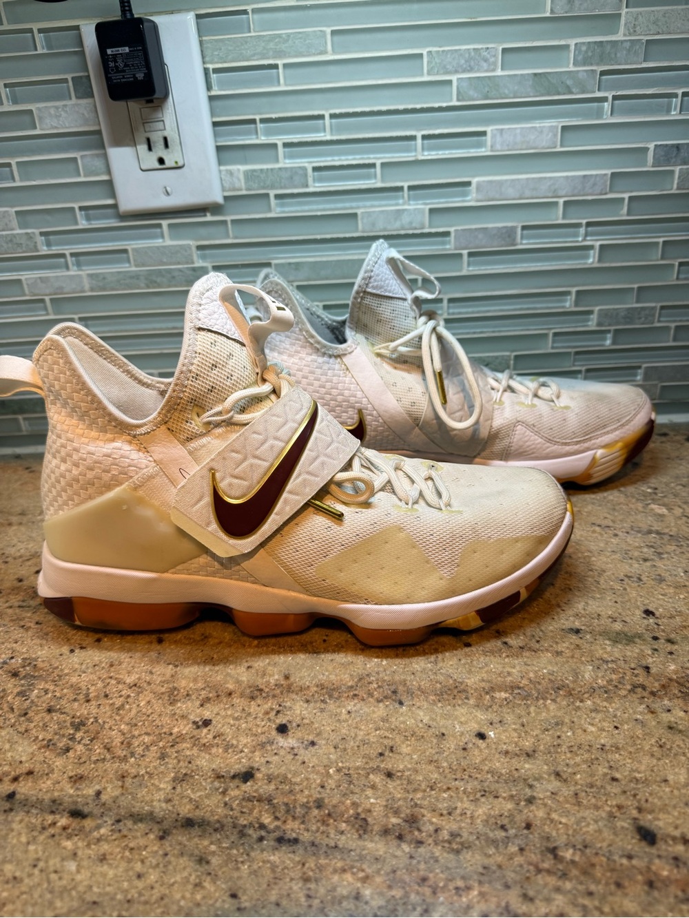 Men’s Nike LeBron 14 Wine in Size 10.5